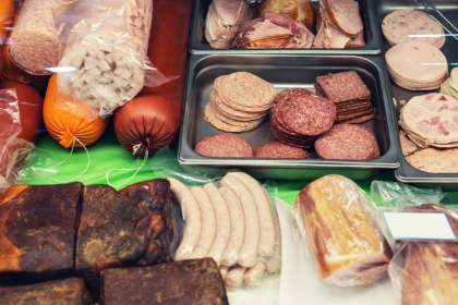 Os alimentos ultraprocessados se tornaram um risco popular e Alexandre Costa Pedrosa explica como eles impactam a saúde no dia a dia.