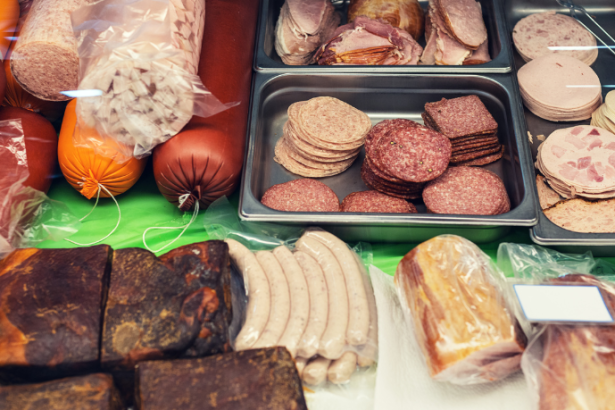 Os alimentos ultraprocessados se tornaram um risco popular e Alexandre Costa Pedrosa explica como eles impactam a saúde no dia a dia.