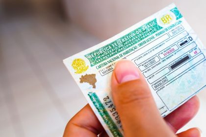 CNH em São Paulo ultrapassa R$ 10 mil e acende debate sobre acesso à habilitação