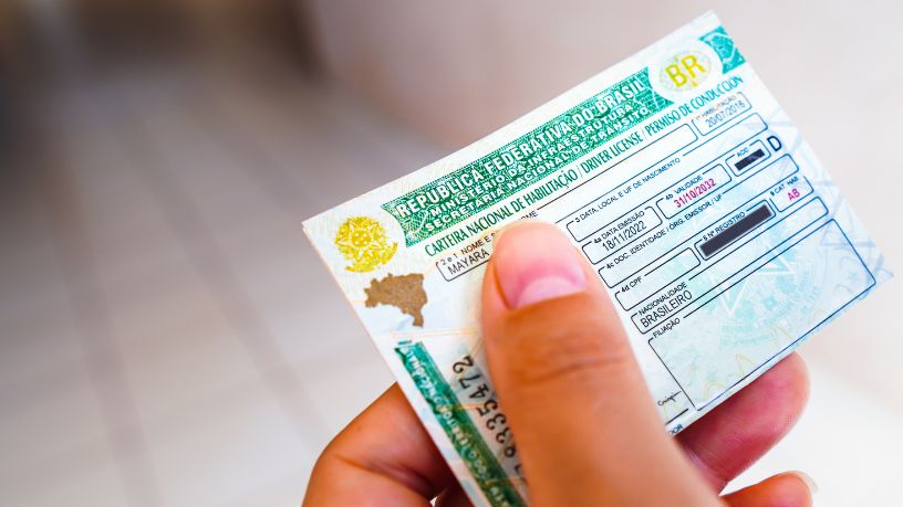 CNH em São Paulo ultrapassa R$ 10 mil e acende debate sobre acesso à habilitação